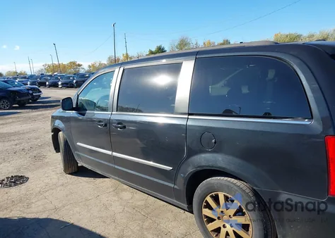 2015 Chrysler Town & Country Touring из США, поврежденный, VIN 2C4RC1BG4FR619309